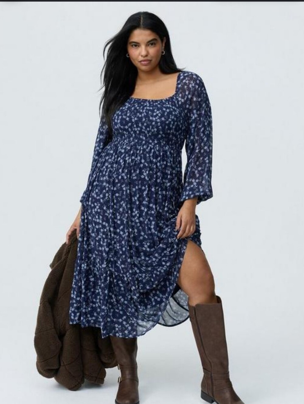 Torrid Blue Smocked Bodice Tiered Midi Dress in Navy Floral Size 2 (18/20)